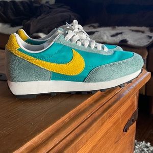 Men’s Nike Daybreak size 6